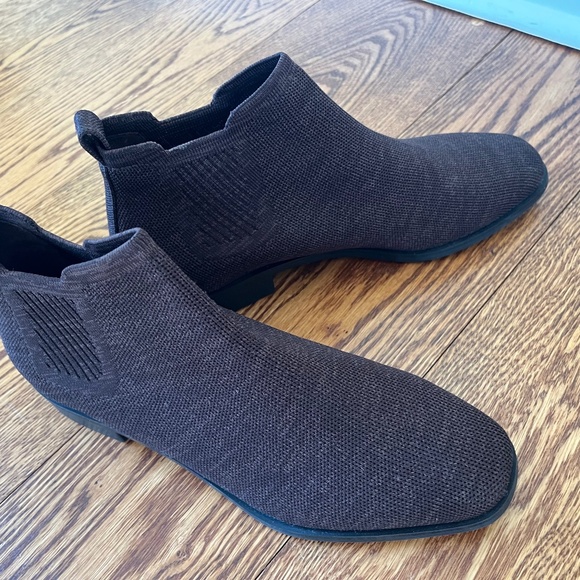 Vivaia size EU 40 (size 9), chocolate, water repellent ankle boots. - Picture 1 of 4